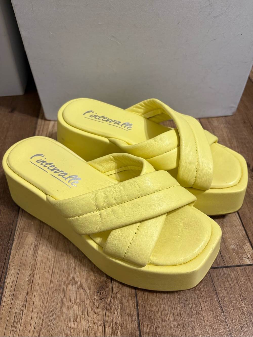 L'INTERVALLE Lemon Yellow Platform Slide Sandals